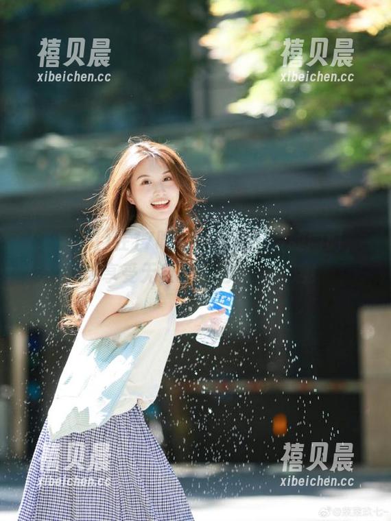 17吃瓜 在17吃瓜,观看瓜片的同时,顺便享受无敌的‘吃瓜’生活!