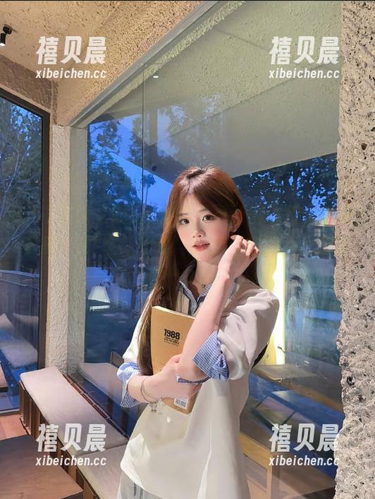 八卦新闻更新得飞快，赶紧下载“51在线吃瓜”，别让我的小心脏等太久！