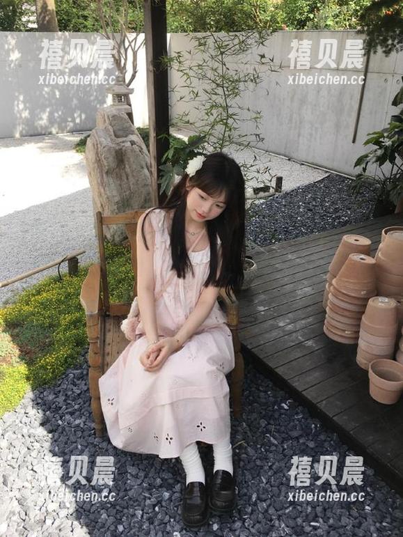 51爆料 视频探秘,吃瓜网51爆料教你如何在瓜地获取“食材”,这画面就是太有喜感了…!