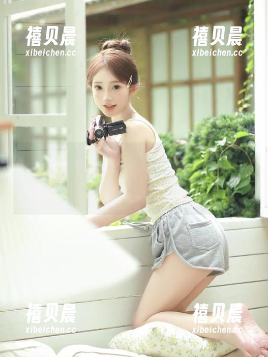 “hl08”出品视频：被隔壁小孩的扭扭舞震惊到了，莫名想学，却总是踩到狗粮…