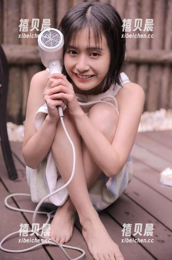 一不小心就走进了“zztt10.ccm黑料传送门”，心里居然有点小期待...