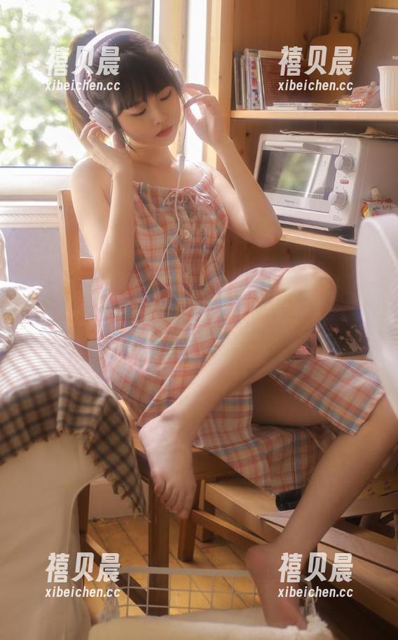吃瓜17 吃瓜17cgg,直达热辣话题,我的手指也开始不安分了。