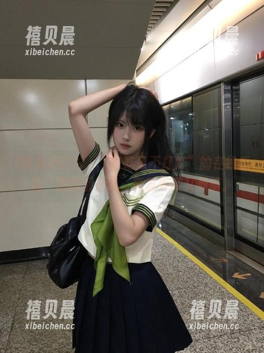 “92吃瓜不打烊”的在线瓜场，满屏都是戏，简直养眼又养脑。