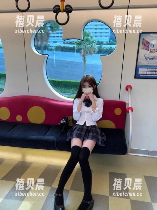 一边观看抖音网红们的疯狂，一边在吃瓜网址上乐滋滋，日子过得不要太爽