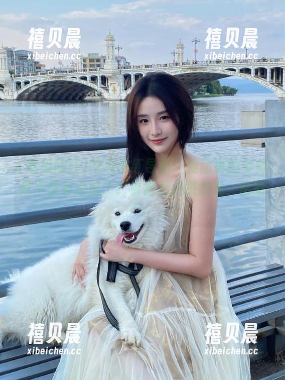 吃瓜网红导航：我舔屏的姿势是不是有点过了？看得我心跳加速，哈哈！