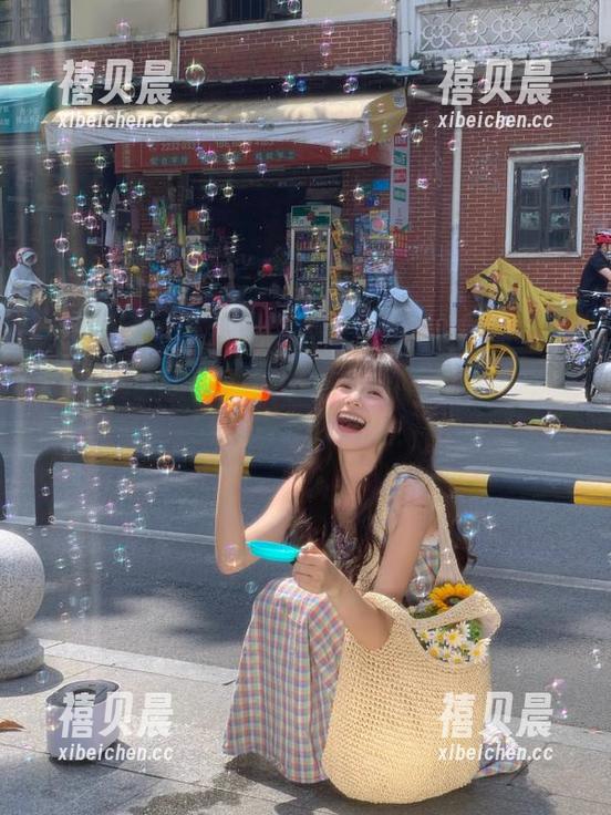黑料吃瓜网 黑料吃瓜网网址盘点,边吃瓜边跌倒的乐趣!