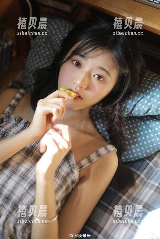 看！黑料网的回家路真有趣，时不时就想说几句骚话。